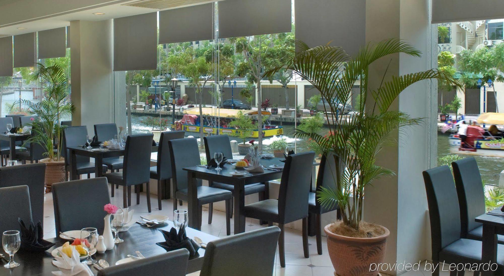 Wana Riverside Hotel Malacca Restaurant foto